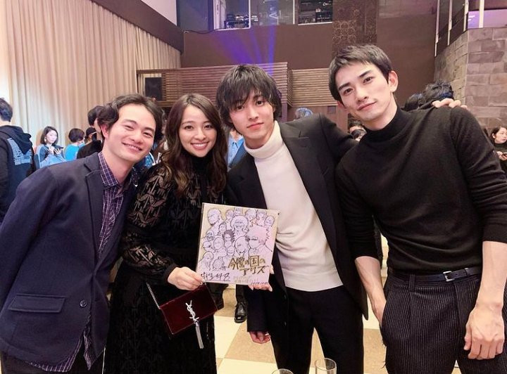 Một số diễn viên của bộ phim, nam chính Yamazaki Kento thứ hai từ phải qua. “Alice in Borderland” và 10 sự thật thú vị có thể bạn chưa biết về bộ phim sinh tồn này ảnh 5
