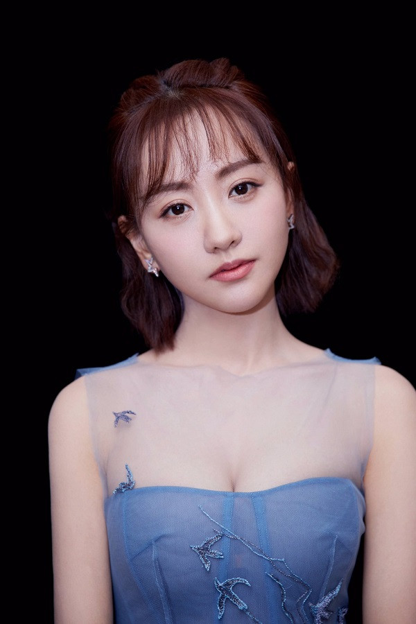 Trong thế giới fangirl: Trăm thương ngàn nhớ gửi Dương Dung, đóa phù dung của tôi ảnh 4