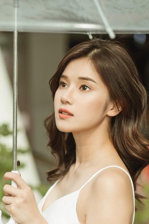 Trong thế giới fangirl: Ngoài kia nếu có khó khăn quá, về với fan Yến nhé, yêu thương! ảnh 4