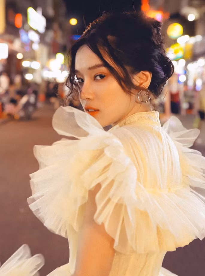 Trong thế giới fangirl: Ngoài kia nếu có khó khăn quá, về với fan Yến nhé, yêu thương! ảnh 3