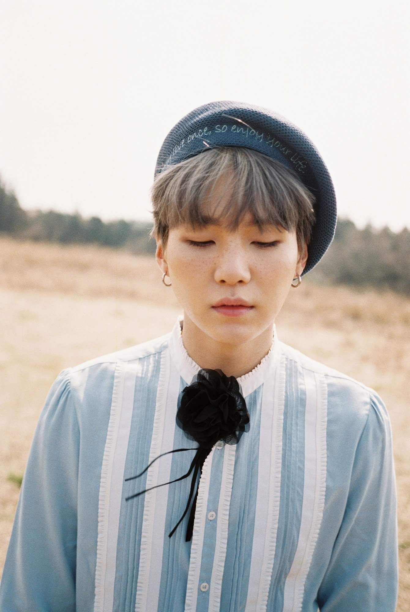 Min Yoongi đã vượt qua tất cả những khó khăn mà cuộc đời đổ xuống. (Ảnh: BigHit Ent.) Trong thế giới fangirl: Min Yoongi là cây xương rồng đẹp nhất trong lòng mình ảnh 3