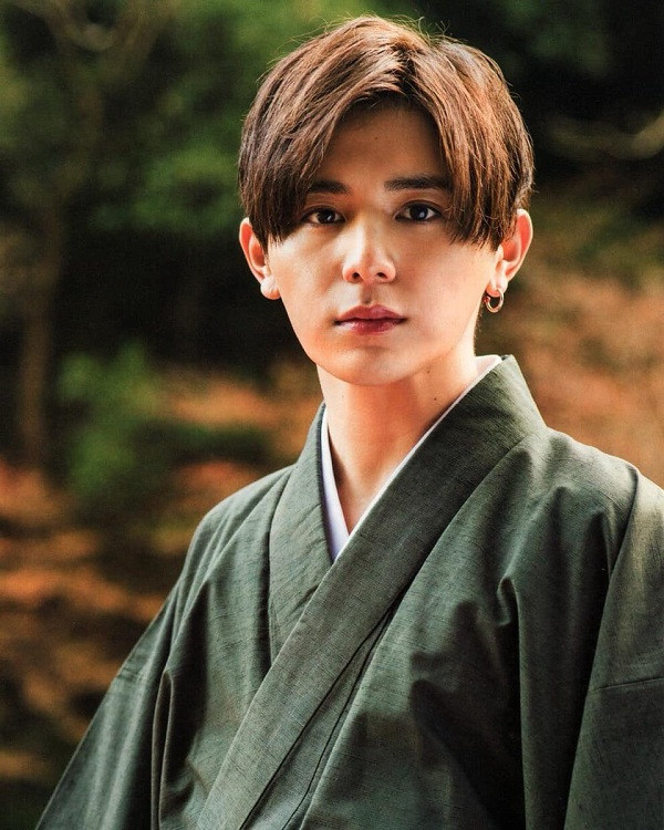 Trong thế giới fangirl: Yamada Ryosuke - Giữa hai chúng ta là khoảng cách một trăm mét ảnh 2