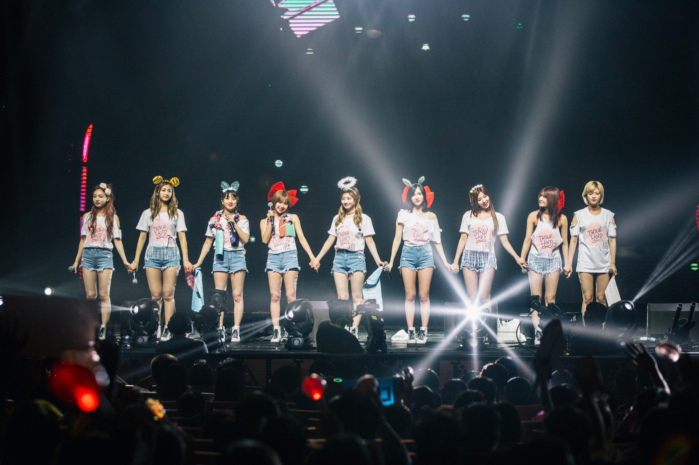 Những fangirl vì có những ngôi sao xa trong cuộc đời mà đã cố gắng, nỗ lực để bản thân trở thành một phiên bản tốt hơn của chính mình. Gửi những trái tim fangirl, đây là cuộc thi viết dành riêng cho bạn! ảnh 4