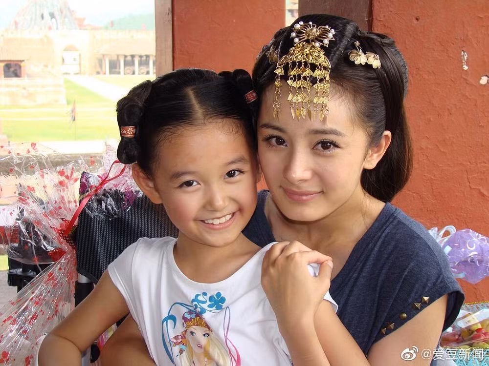 Những “công chúa nhỏ” của showbiz Hoa ngữ dậy thì thành công: Dương Tử gây bất ngờ nhất! ảnh 15