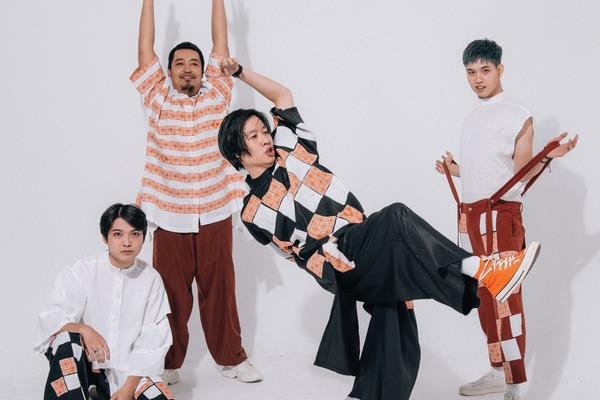 Trong thế giới fangirl: Ngọt là những anh hàng xóm đến để thế giới của tôi bớt cô đơn ảnh 1