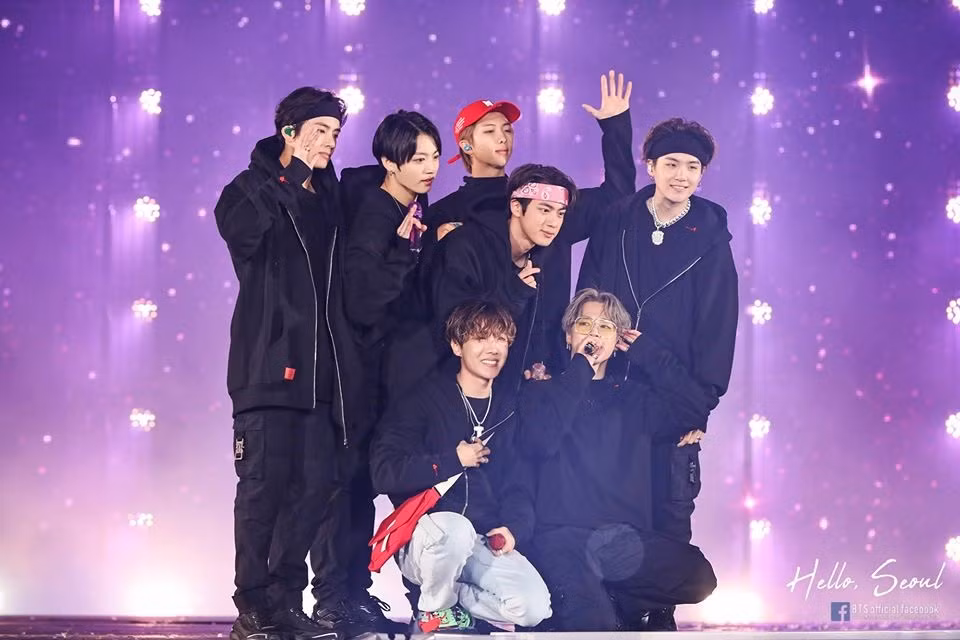 Trong thế giới fangirl: Ánh dương rực rỡ hay là Bangtan Sonyeondan ảnh 4