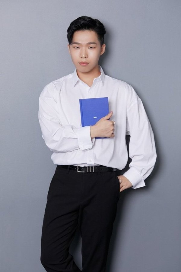 Cuốn sách chứa đựng quan điểm nghệ thuật và thế giới quan của Chan Hyuk. (Ảnh: Lee Chan Hyuk) Chan Hyuk, Jessica và Mizushima Hiro: Những nghệ sĩ thử viết tiểu thuyết và đã thành công ảnh 3