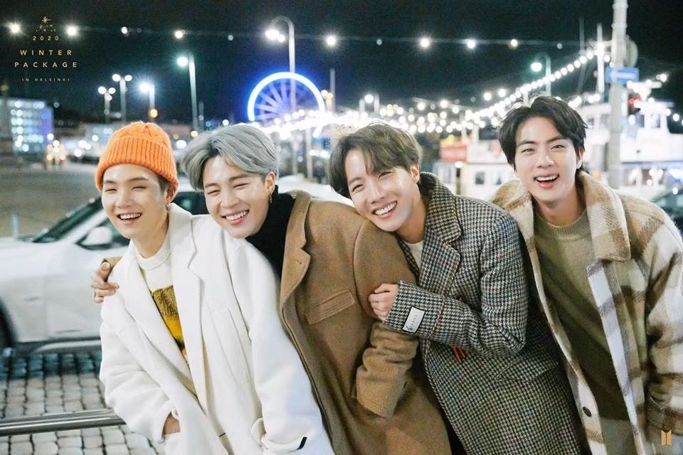 Trong thế giới fangirl: Ánh dương rực rỡ hay là Bangtan Sonyeondan ảnh 2