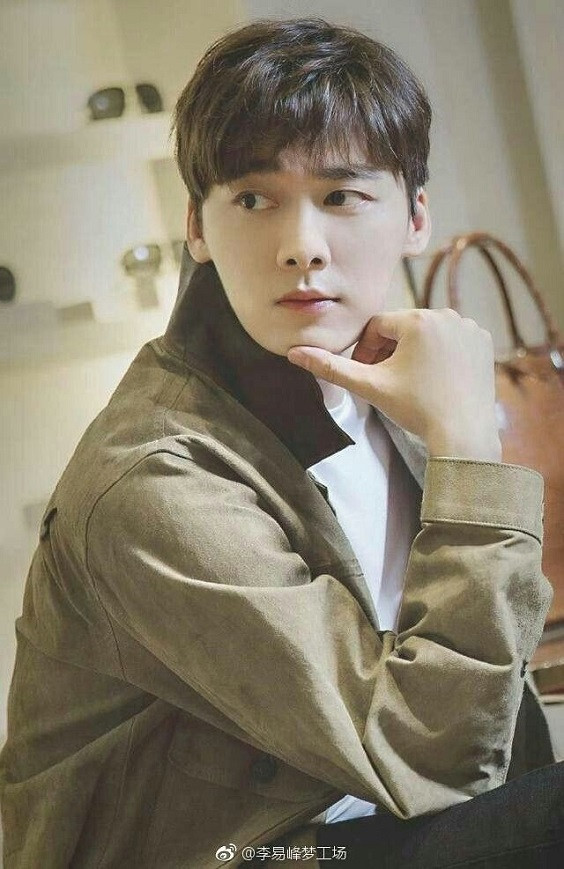 Trong thế giới fangirl: Có một chàng trai tôi muốn yêu thương cả đời - Lý Dịch Phong ảnh 1