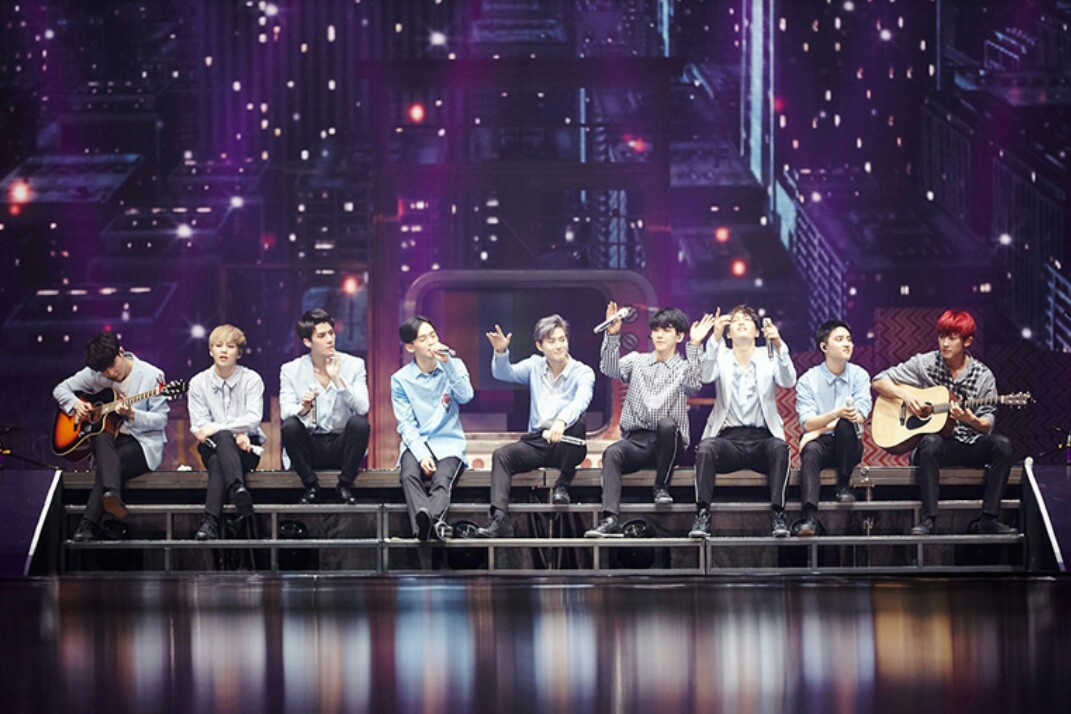 Thế giới của fangirl là ước mơ của bản thân được cổ vũ bởi một lời nói của thần tượng. Gửi những trái tim fangirl, đây là cuộc thi viết dành riêng cho bạn! ảnh 1