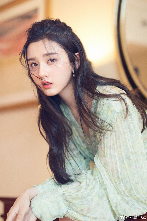 Những “công chúa nhỏ” của showbiz Hoa ngữ dậy thì thành công: Dương Tử gây bất ngờ nhất! ảnh 9