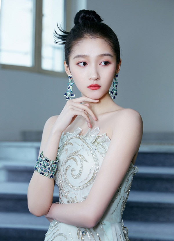 Những “công chúa nhỏ” của showbiz Hoa ngữ dậy thì thành công: Dương Tử gây bất ngờ nhất! ảnh 7