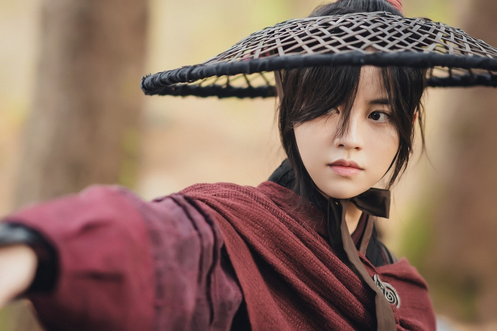 Diễn hai vai xuất sắc trong “Sông Đón Trăng Lên”: Kim So Hyun đã từng làm điều này rồi! ảnh 2
