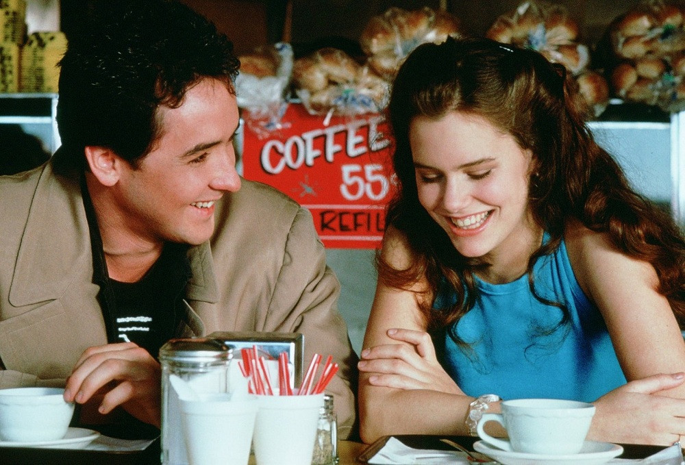 Tình cờ gặp em, tôi đã đứng hình vì em quá xinh xắn. (Ảnh minh họa: Phim "Say Anything...") Bạn đọc sáng tác: Em sẽ mãi yêu Mojito bạc hà chứ, và cho tôi một cơ hội sánh đôi? ảnh 1