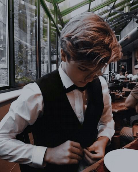 “Hai người ngồi bên nhau”: Nàng tiểu thư gặp chàng họa sĩ, khoe trình ăn đáng nể ảnh 1