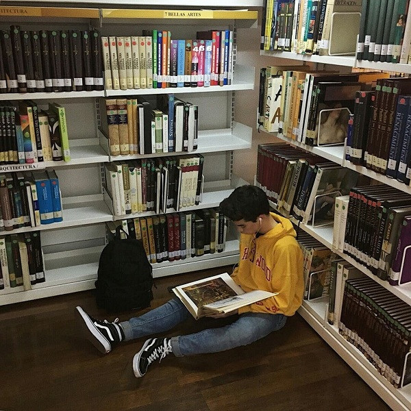 Bây giờ anh chỉ còn là người mà em từng thích thôi. (Ảnh: Tumblr) Bạn đọc sáng tác: Gửi đến chàng trai trong thư viện, người ngồi phía trước em ảnh 4