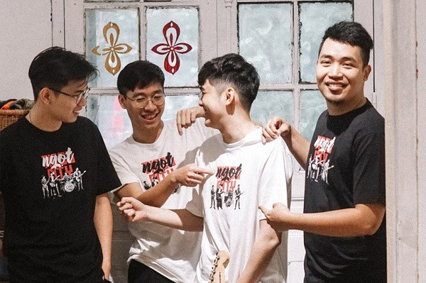 Trong thế giới fangirl: Ngọt là những anh hàng xóm đến để thế giới của tôi bớt cô đơn ảnh 2