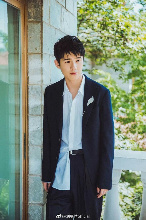 Trong thế giới fangirl: Đến gặp cậu vì Dư Hoài, ở lại vì cậu là Lưu Hạo Nhiên ảnh 2