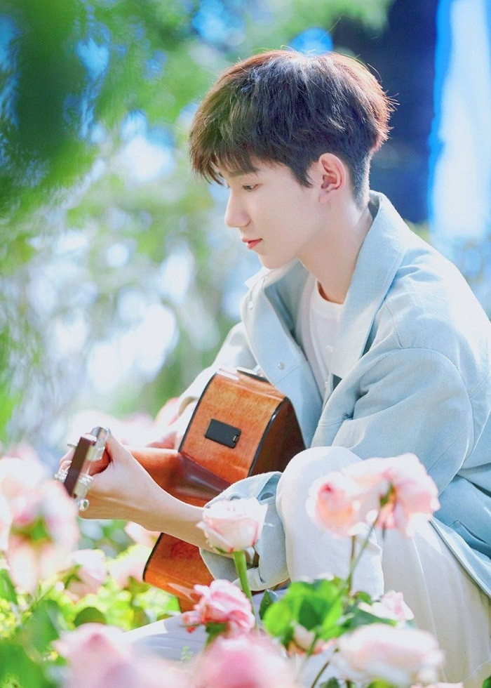 Trong thế giới fangirl: Cuộc đời tôi may mắn nhất chính là gặp được em, Vương Nguyên! ảnh 3