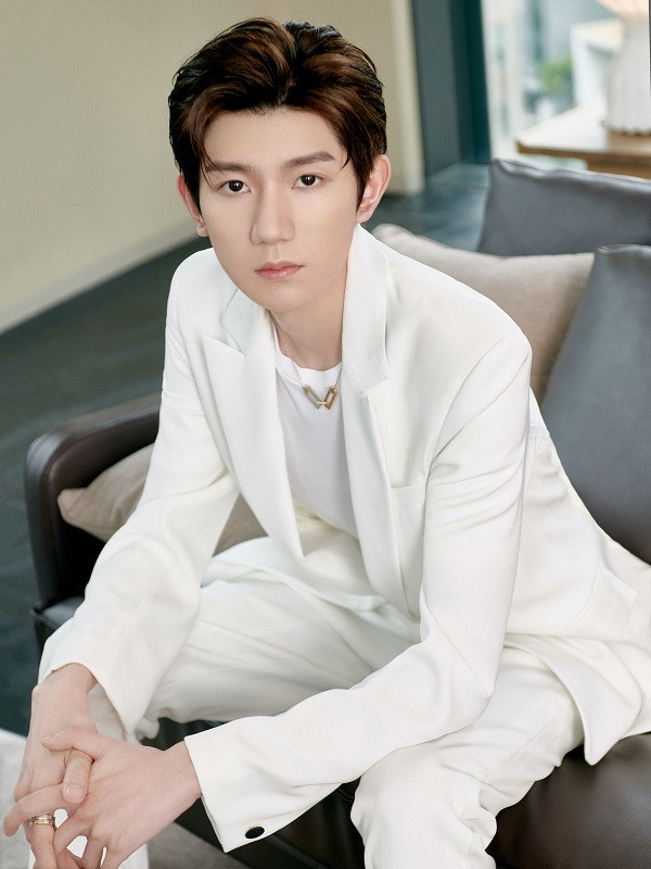 Trong thế giới fangirl: Không vì gì cả, tôi thích Vương Nguyên vì cậu ấy là Vương Nguyên ảnh 1