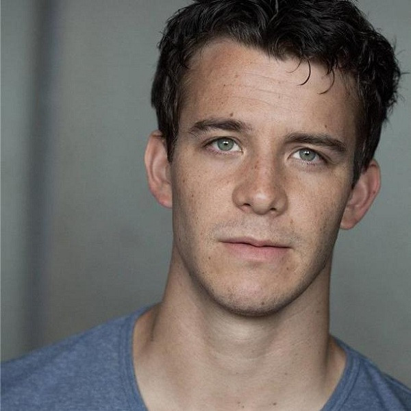 Luke Thompson có vẻ ngoài lãng tử rất hợp vai. Chân dung gia đình thượng lưu “Bridgerton” của Netflix: Trai thì xinh, gái thì đẹp! ảnh 9
