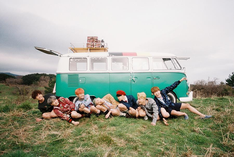 Trong thế giới fangirl: Chiếc máy nghe nhạc màu tím, BTS và thanh xuân của một cô gái nhỏ ảnh 2