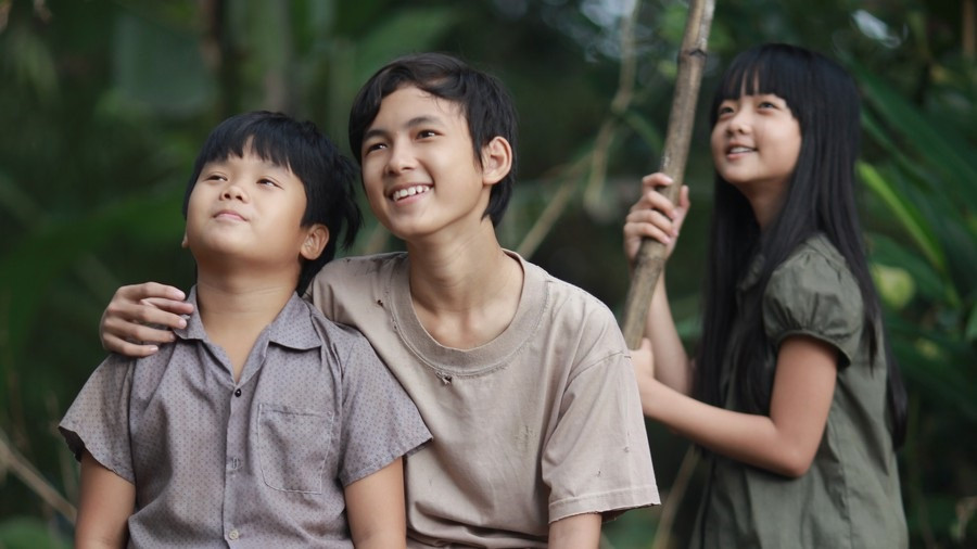 Mùi mật mía thơm ngọt ấy chẳng bao giờ phai nhạt trong kí ức của mỗi chúng tôi. (Ảnh minh họa: Phim Tôi Thấy Hoa Vàng Trên Cỏ Xanh) Cuộc thi viết Trà sữa cho tâm hồn: Mùi mía đường ướp mật ngọt ngào tuổi thơ tôi ảnh 3