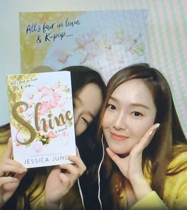 Độc giả đáng yêu nhất của “Shine”: Không ai khác ngoài Krystal, luôn ủng hộ Jessica! ảnh 4