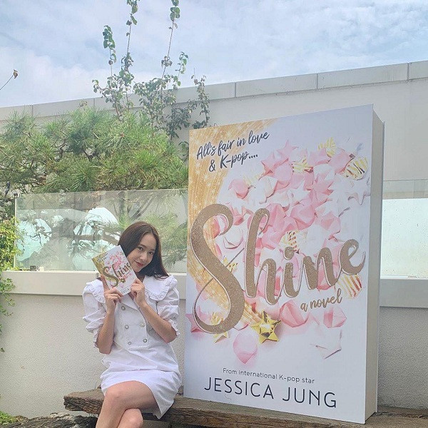 Độc giả đáng yêu nhất của “Shine”: Không ai khác ngoài Krystal, luôn ủng hộ Jessica! ảnh 2