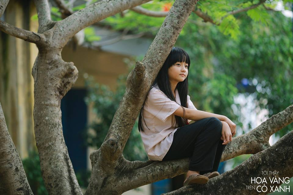 Chắc người ta nói thiệt, nó đâu sống mãi như đứa con nít được., thì rồi dòng sông cũng cạn... (Ảnh minh họa: Phim Tôi thấy hoa vàng trên cỏ xanh) Cuộc thi viết Trà sữa cho tâm hồn: Có con nhỏ lớn lên ở thành phố ảnh 3