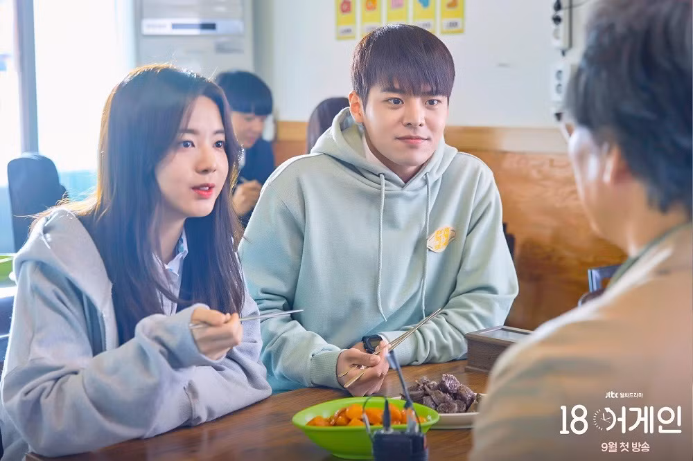 Trong “18 Again” có một gia đình cực phẩm: Đẹp và giỏi đều, lại vô cùng cá tính! ảnh 8