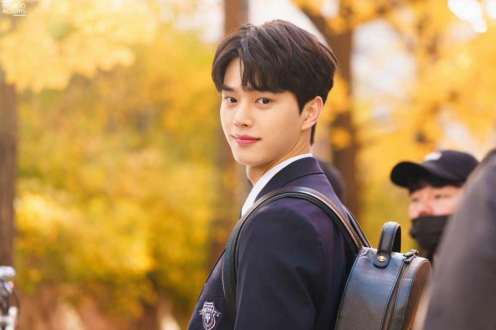 Cuộc thi viết Trà sữa cho tâm hồn: Bước qua vạn ánh nhìn, cuối cùng chỉ nhìn thấy cậu ảnh 1