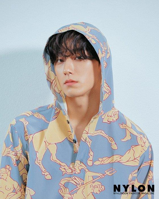 "18 Again" là vai diễn chính đầu tay của Lee Do Hyun. (Ảnh: NYLON Magazine) Phải xem “18 Again”: Bên cạnh nội dung hay, lại còn nhiều mỹ nam! ảnh 4
