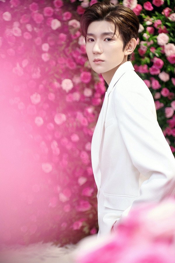 Trong thế giới fangirl: Không vì gì cả, tôi thích Vương Nguyên vì cậu ấy là Vương Nguyên ảnh 2