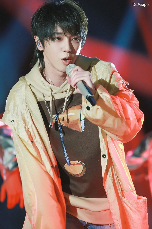 Trong thế giới fangirl: Càng lớn càng mất đi can đảm, rồi một ngày gặp được Hoa Thần Vũ ảnh 2