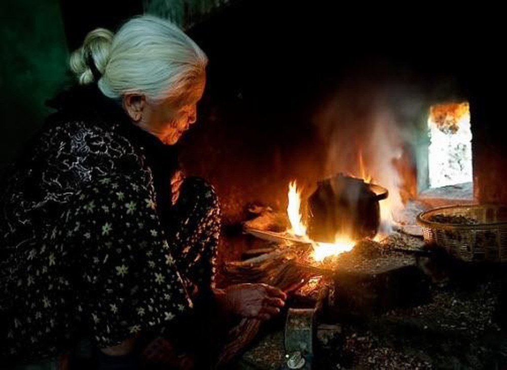 Cuộc thi viết Trà sữa cho tâm hồn: Tuổi thơ ấm mãi bên bếp lửa của ngoại ảnh 2