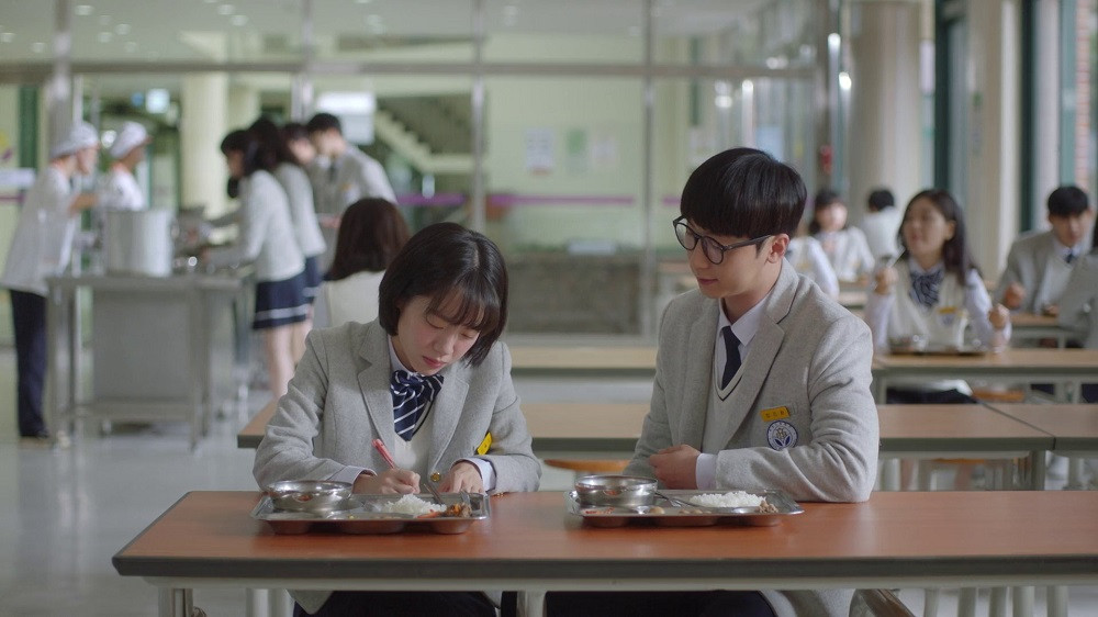 “Gửi Thời Thanh Xuân Ngây Thơ” bản Hàn: “Giang Thần” Kim Yo Han bớt lạnh lùng hơn bản gốc ảnh 6