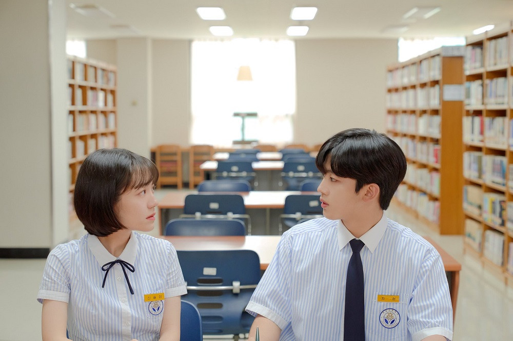 “Gửi Thời Thanh Xuân Ngây Thơ” bản Hàn: “Giang Thần” Kim Yo Han bớt lạnh lùng hơn bản gốc ảnh 1