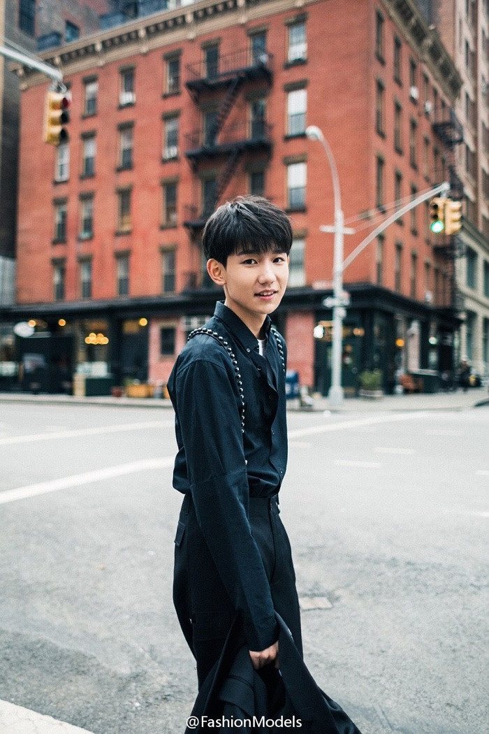 Trong thế giới fangirl: Vương Nguyên - Em là ánh sáng của tôi! ảnh 3