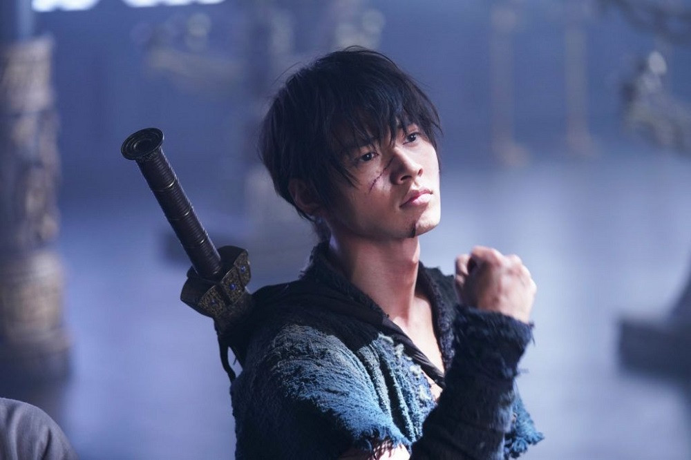 Kento đã phải giảm cân nghiêm ngặt. Yamazaki Kento và những phim phải xem: Không còn là hoàng tử học đường chỉ đẹp mà mặt đơ ảnh 21