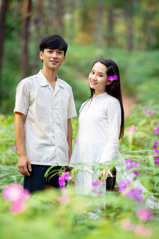 Cuộc thi viết Trà sữa cho tâm hồn: Có tiếng tim vỡ trong khóm hoa dã quỳ ảnh 2