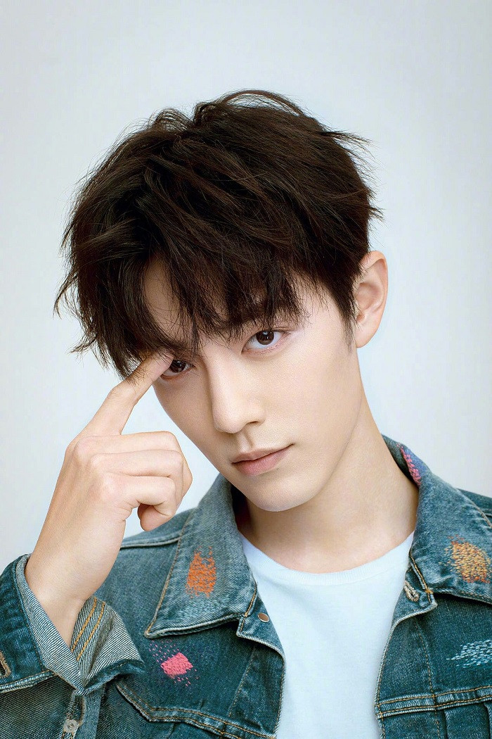 Trong thế giới fangirl: Tôi có một đoạn thanh xuân mang tên Tiêu Chiến ảnh 1