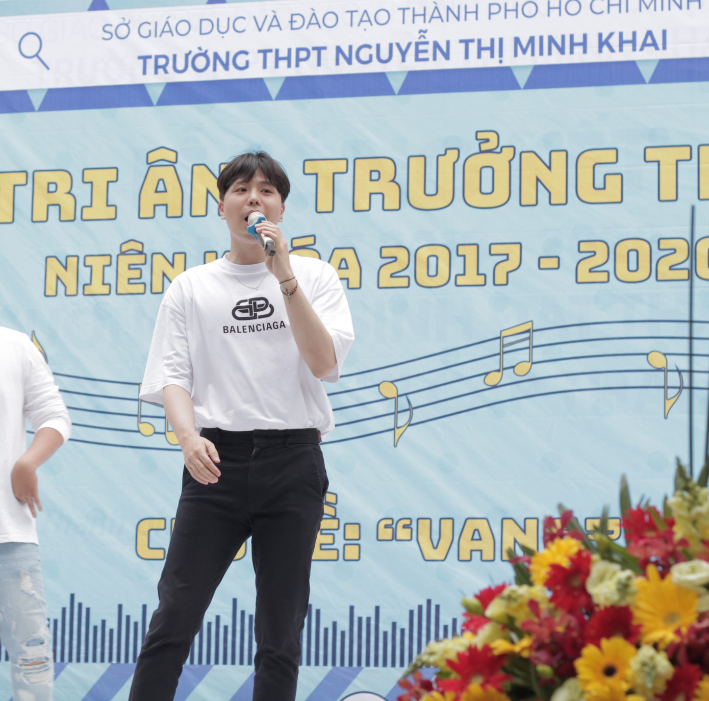 Teen MIKI tri ân mái trường trăm tuổi: Tạm biệt thanh xuân, “chuyến tàu” 1720 xin rời bánh ảnh 4