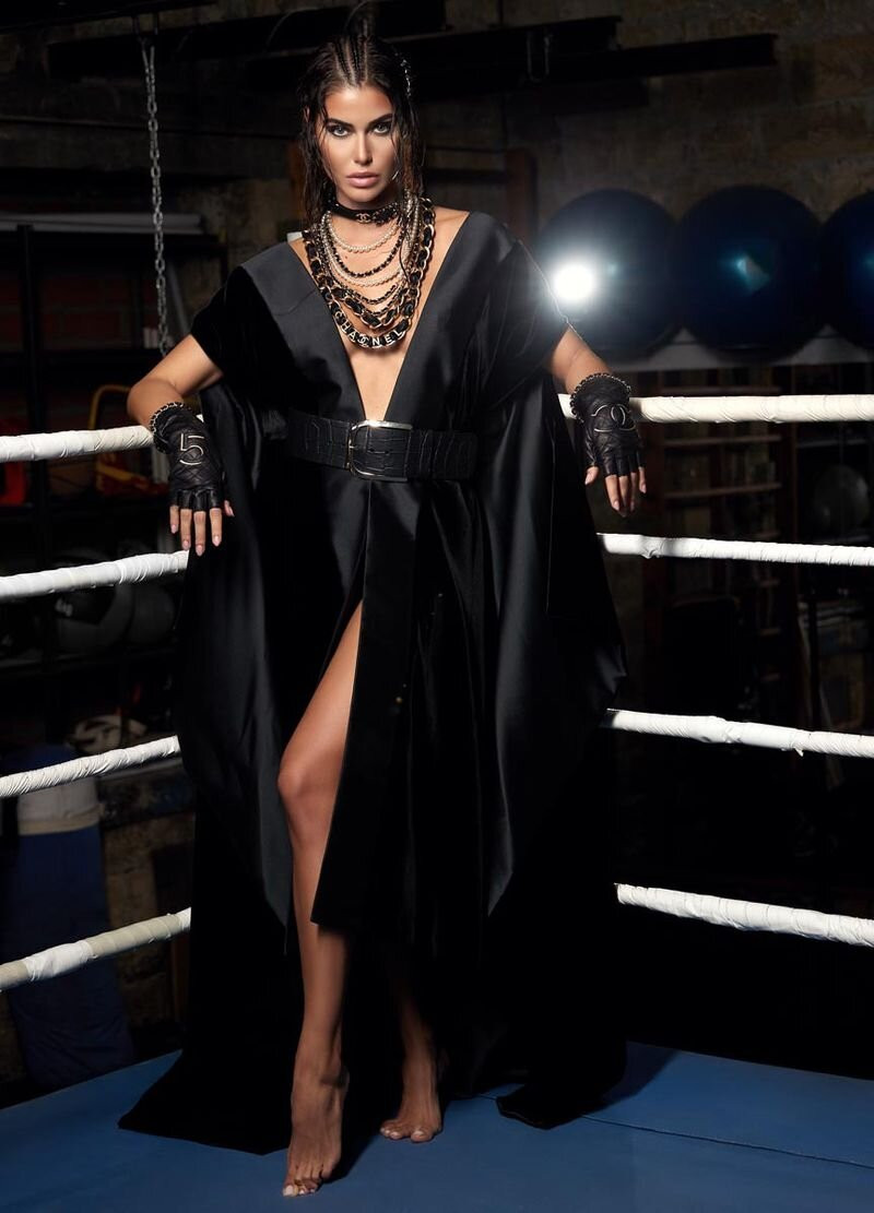 Hoa hậu Hoàn vũ Hy Lạp 2018 'thả rông' nóng bỏng trên tạp chí ảnh 4