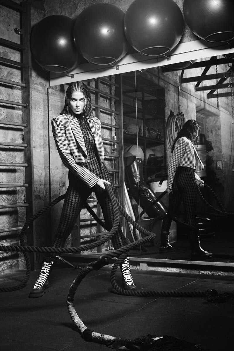 Hoa hậu Hoàn vũ Hy Lạp 2018 'thả rông' nóng bỏng trên tạp chí ảnh 1