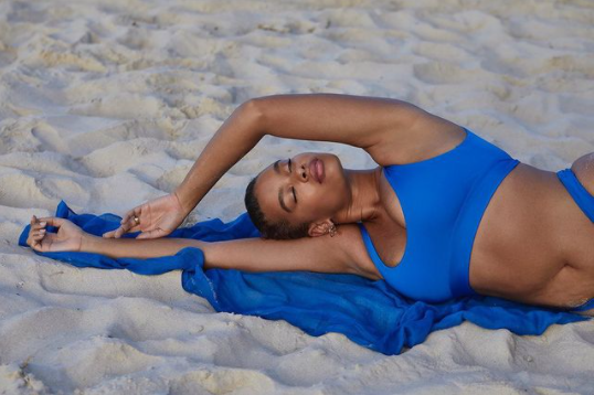 Nàng mẫu Shimma Marie khoe ba vòng cực gợi cảm với bikini ảnh 7