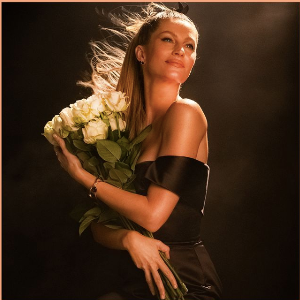 Siêu mẫu 'triệu đô' Gisele Bundchen quá đẹp và quyến rũ ở tuổi 40 ảnh 7