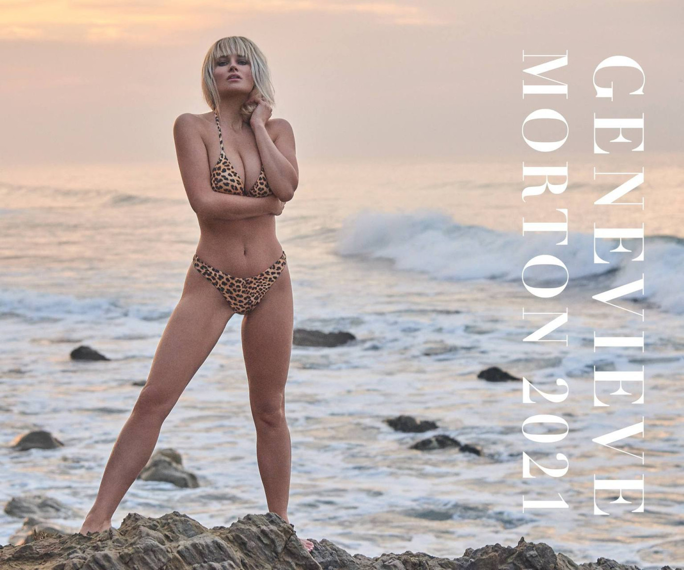 'Mỹ nhân áo tắm hàng đầu mọi thời đại' tung ảnh lịch bikini nóng bỏng 'nghẹt thở' ảnh 1