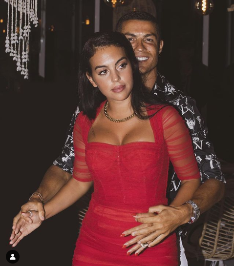 Bạn gái Cristiano Ronaldo tung clip tập yoga, phô vòng ba nóng bỏng ảnh 4