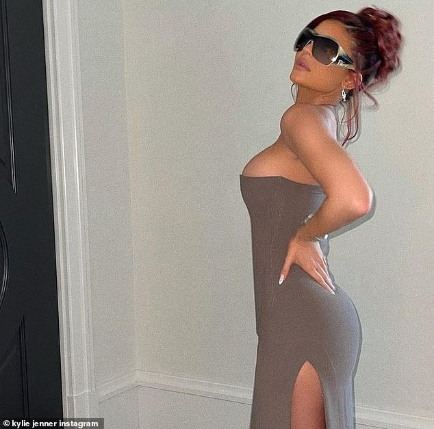 Nữ tỷ phú Kylie Jenner tung ảnh selfie nóng bỏng ảnh 4